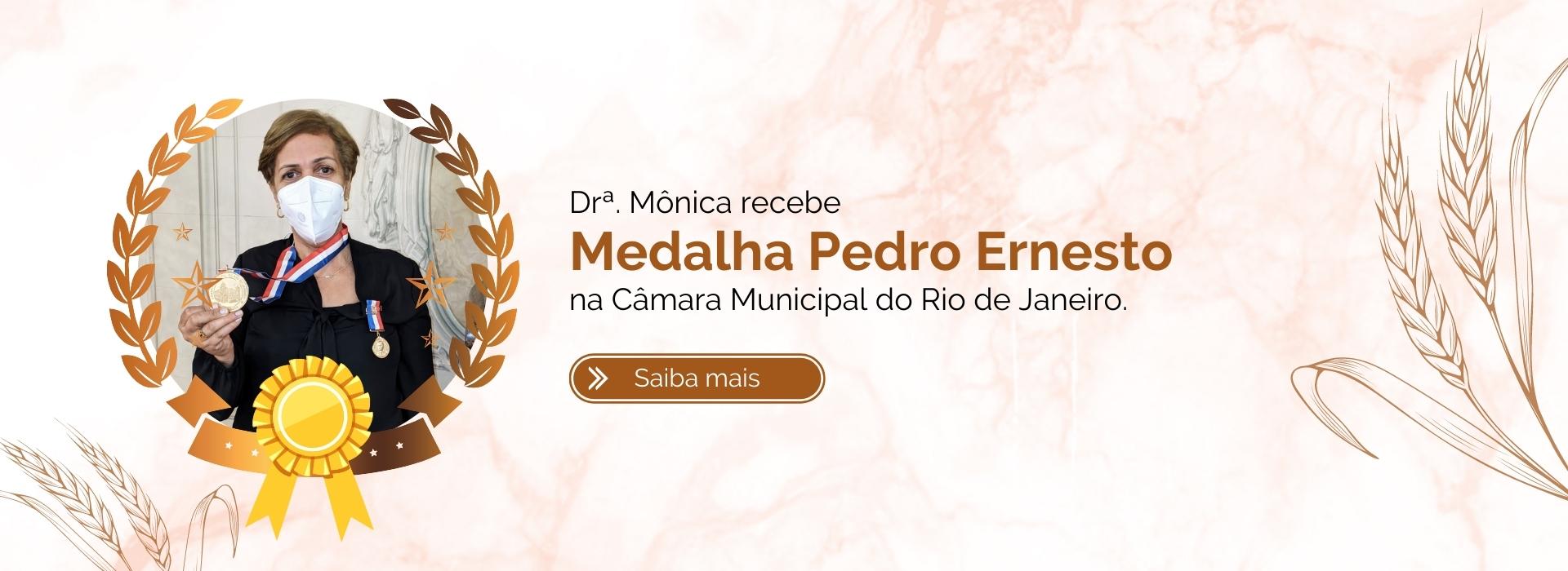 Dra. Mônica Cirne Albuquerque recebe Medalha Pedro Ernesto na Câmara Municipal do Rio de Janeiro.